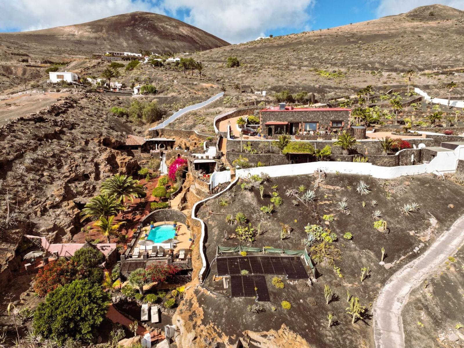 Castillo Lanzarote Villa Sophie - Luxury Villa -Sleep In A Volcanic Cave With Heated Pool Тіас Екстер'єр фото