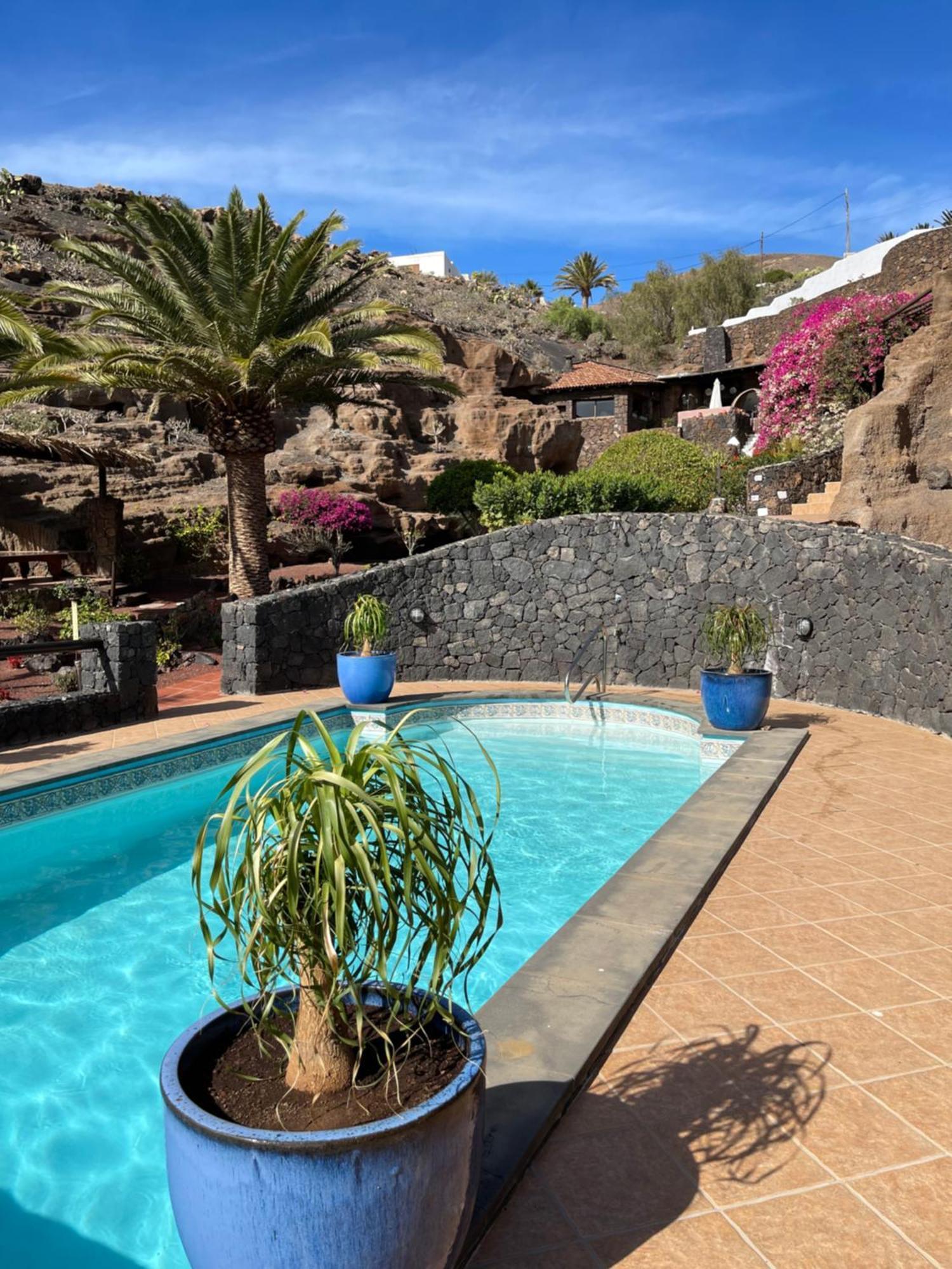 Castillo Lanzarote Villa Sophie - Luxury Villa -Sleep In A Volcanic Cave With Heated Pool Тіас Екстер'єр фото