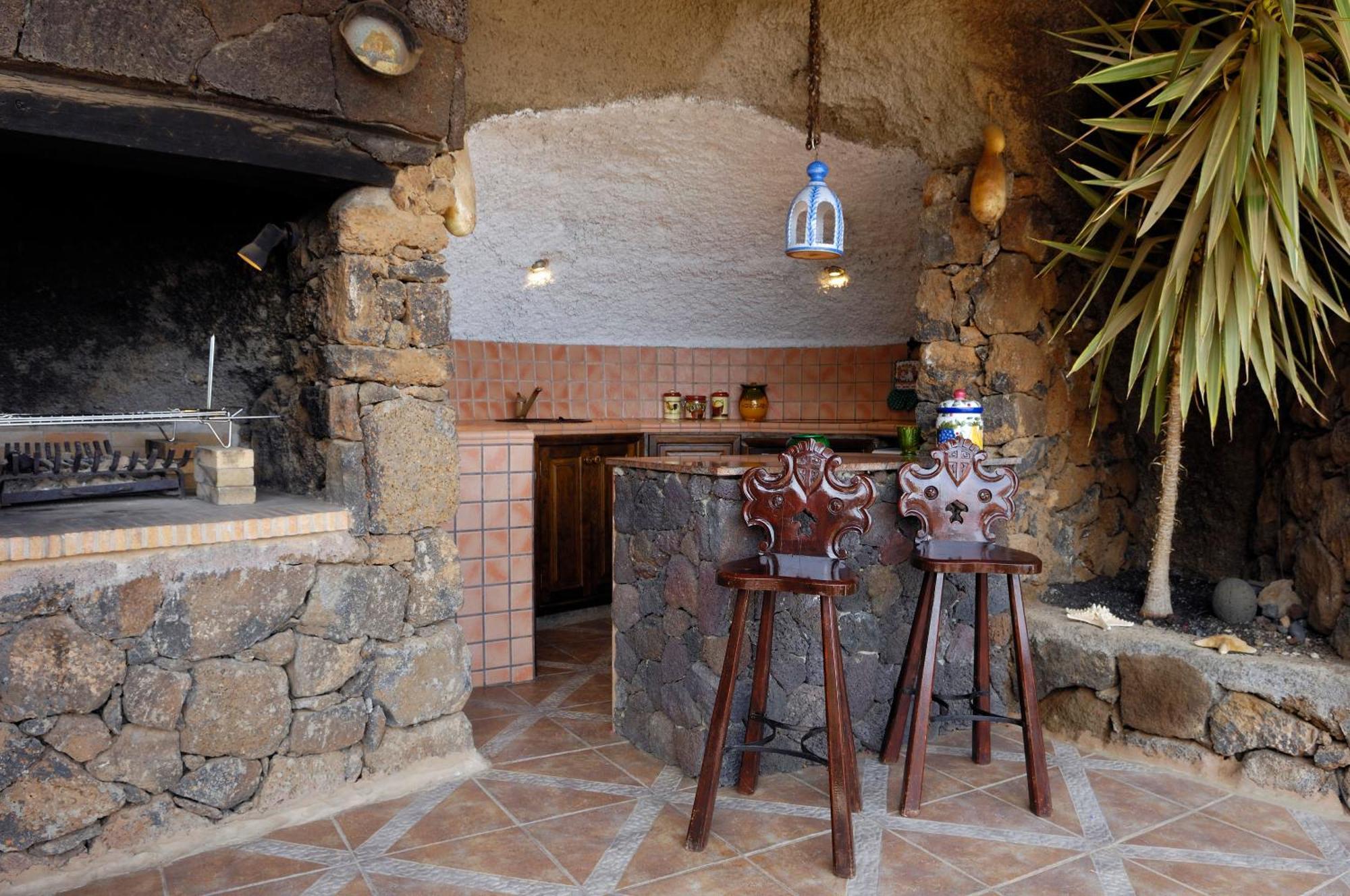 Castillo Lanzarote Villa Sophie - Luxury Villa -Sleep In A Volcanic Cave With Heated Pool Тіас Екстер'єр фото
