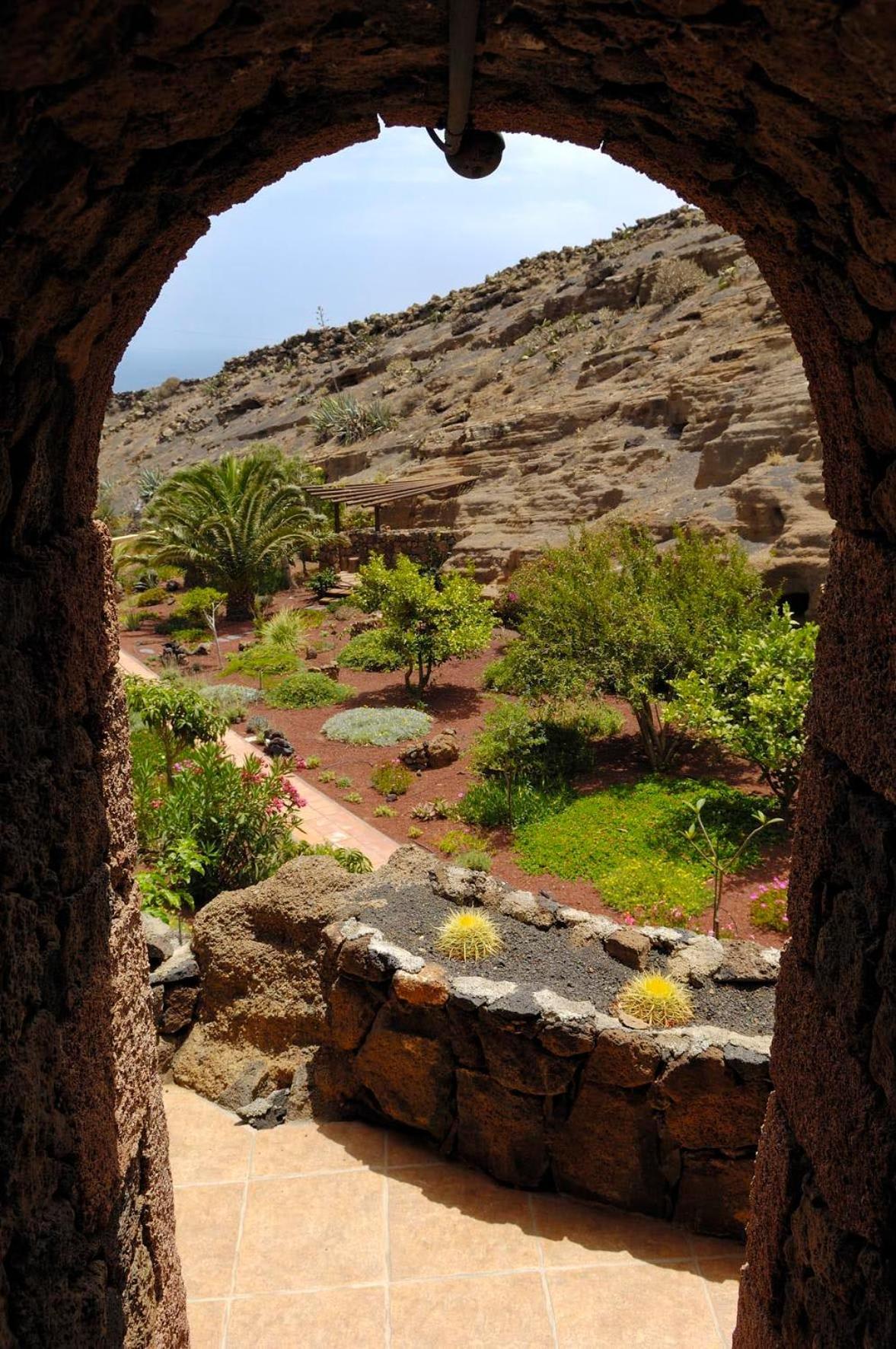 Castillo Lanzarote Villa Sophie - Luxury Villa -Sleep In A Volcanic Cave With Heated Pool Тіас Екстер'єр фото
