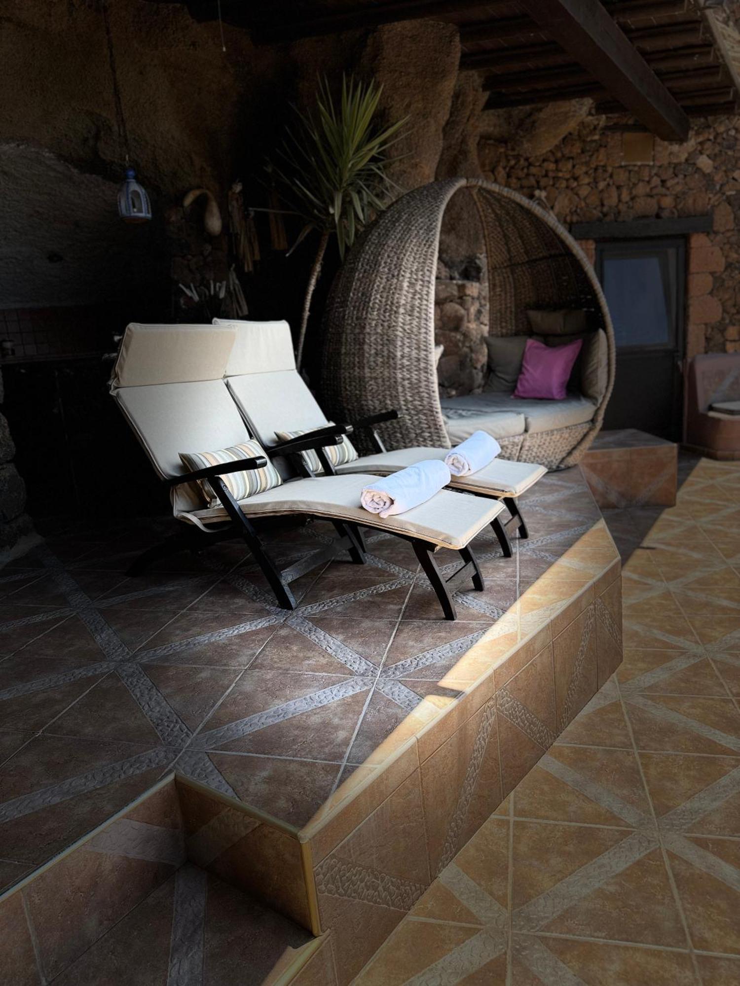 Castillo Lanzarote Villa Sophie - Luxury Villa -Sleep In A Volcanic Cave With Heated Pool Тіас Екстер'єр фото