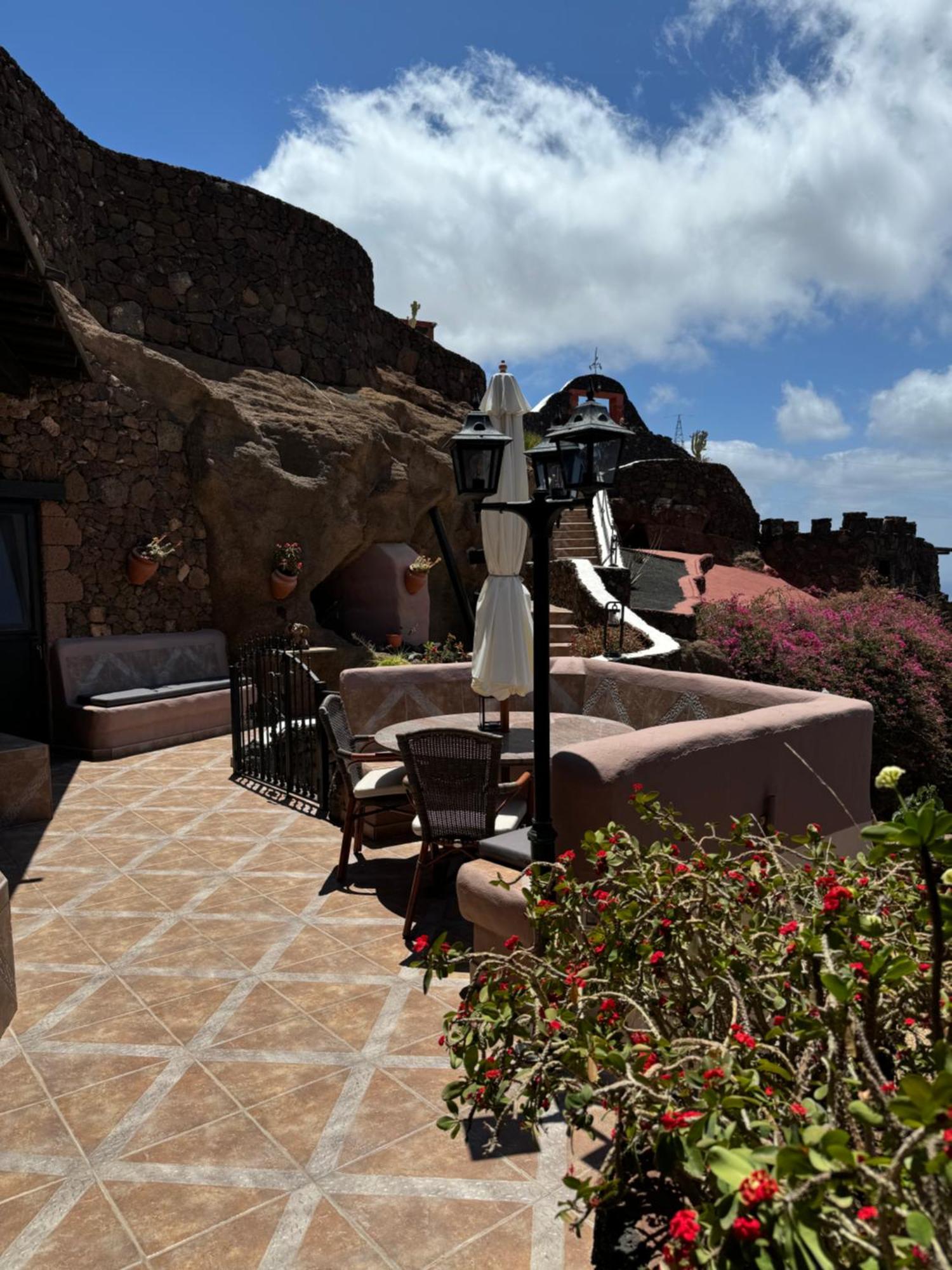 Castillo Lanzarote Villa Sophie - Luxury Villa -Sleep In A Volcanic Cave With Heated Pool Тіас Екстер'єр фото