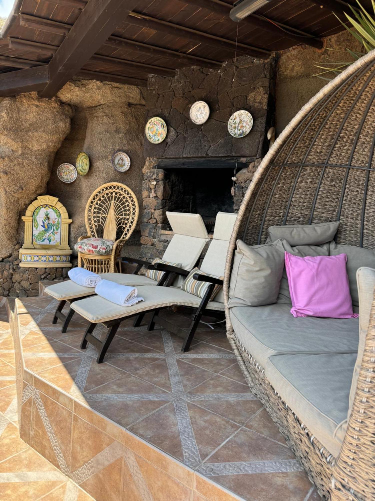 Castillo Lanzarote Villa Sophie - Luxury Villa -Sleep In A Volcanic Cave With Heated Pool Тіас Екстер'єр фото