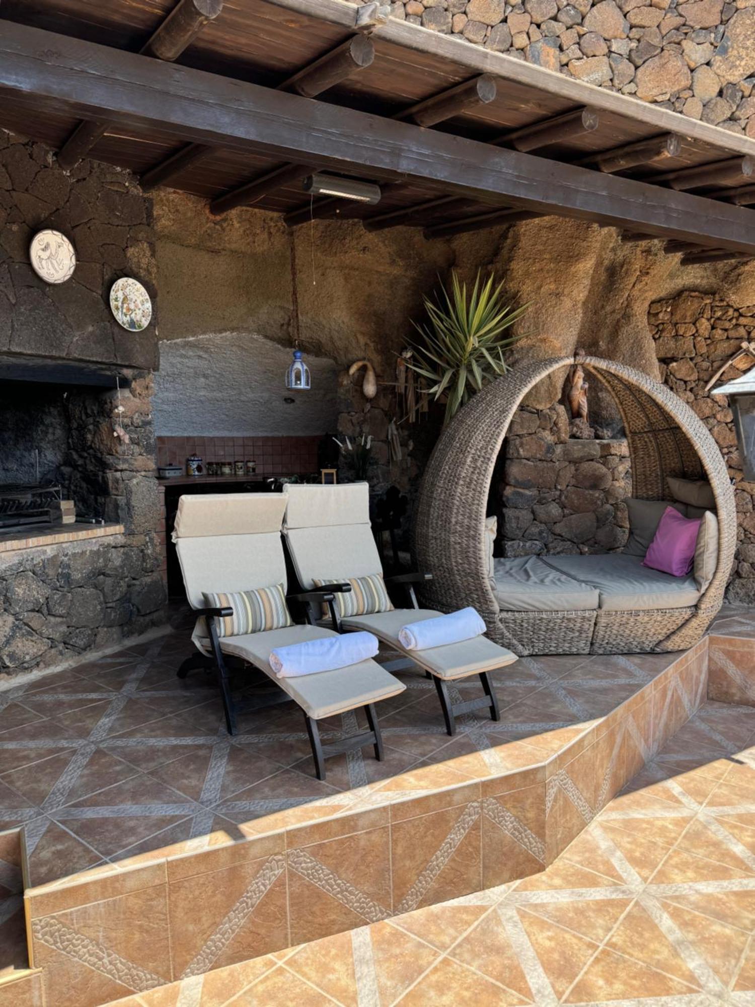 Castillo Lanzarote Villa Sophie - Luxury Villa -Sleep In A Volcanic Cave With Heated Pool Тіас Екстер'єр фото